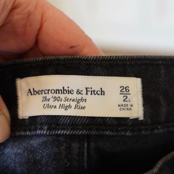Abercrombie & Fitch Mixed Fabric Ultra High Rise 90s Straight Black Jeans Sz 2L - Picture 3 of 4